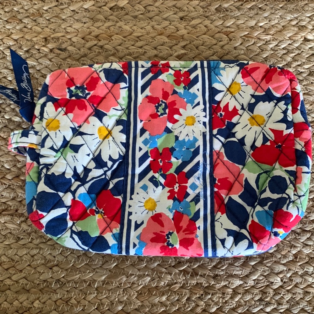 Vera Bradley Cosmetic Bag w/Interior Plastic Lining~Daisy Floral Design